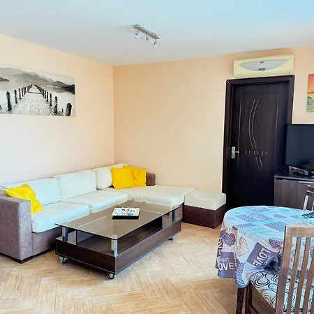 アパート Stan U Moru